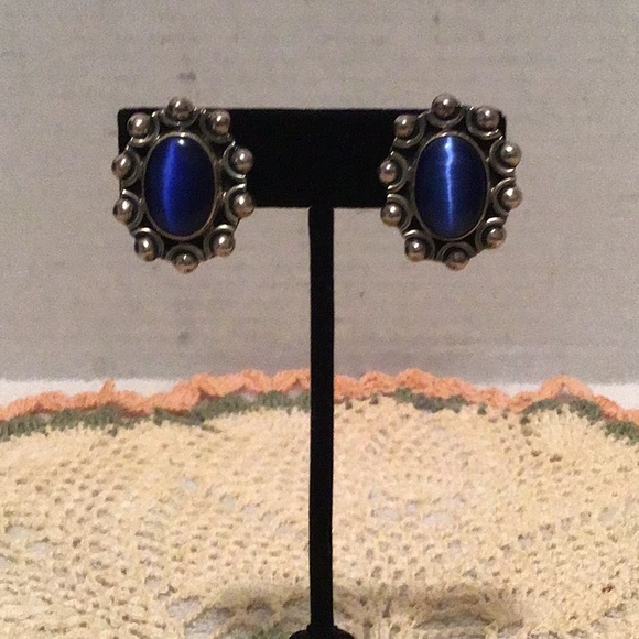 Jewelry - Solid Sterling Silver Blue Cats Eye Earrings.